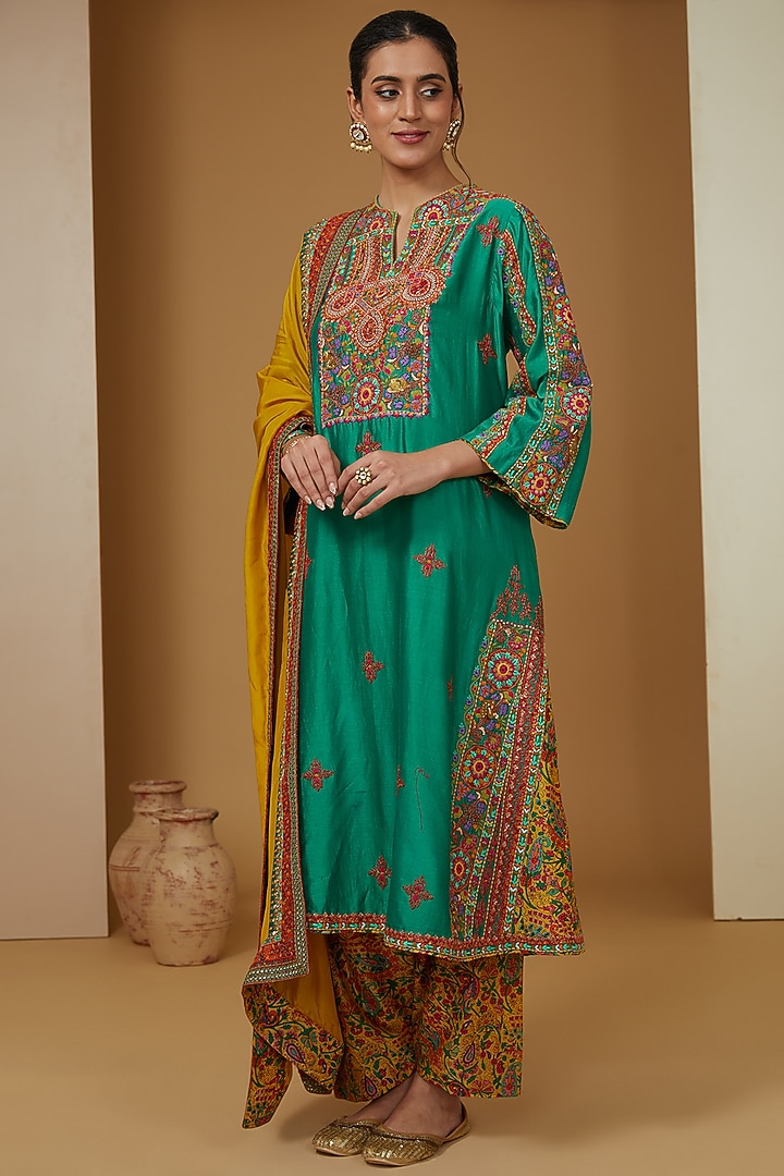 Green Chanderi Silk Embroidered Choga Set by Debyani at Pernia's Pop Up Shop