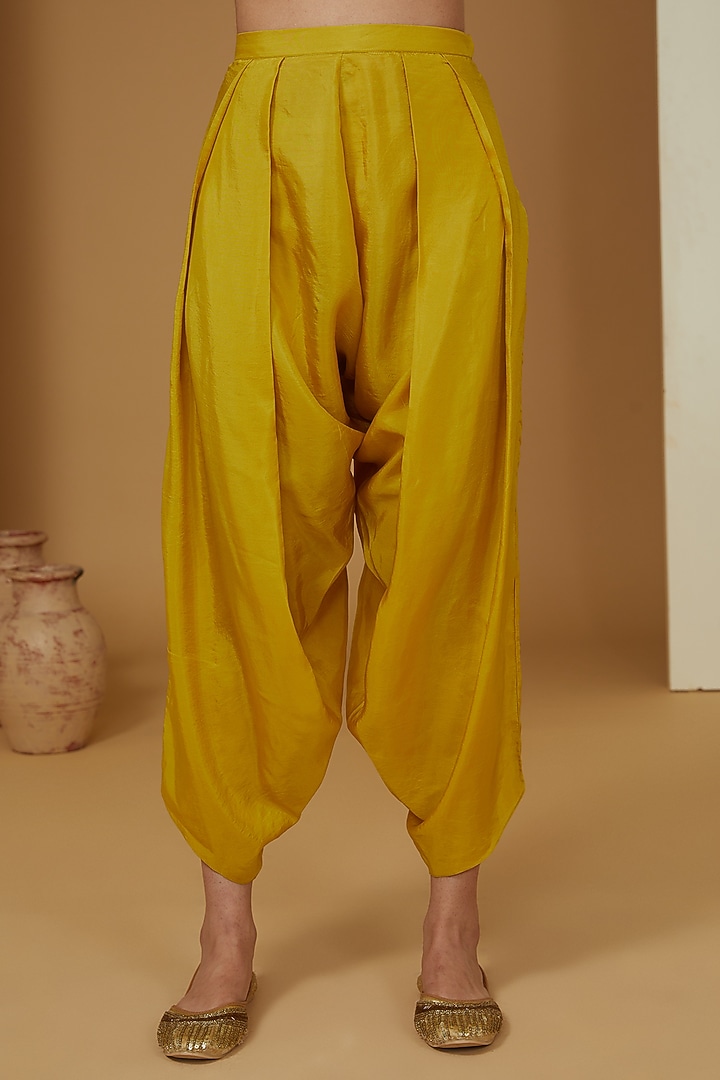 Green Cotton Silk Embroidered Gathered Kurta Set by Debyani at Pernia's Pop Up Shop