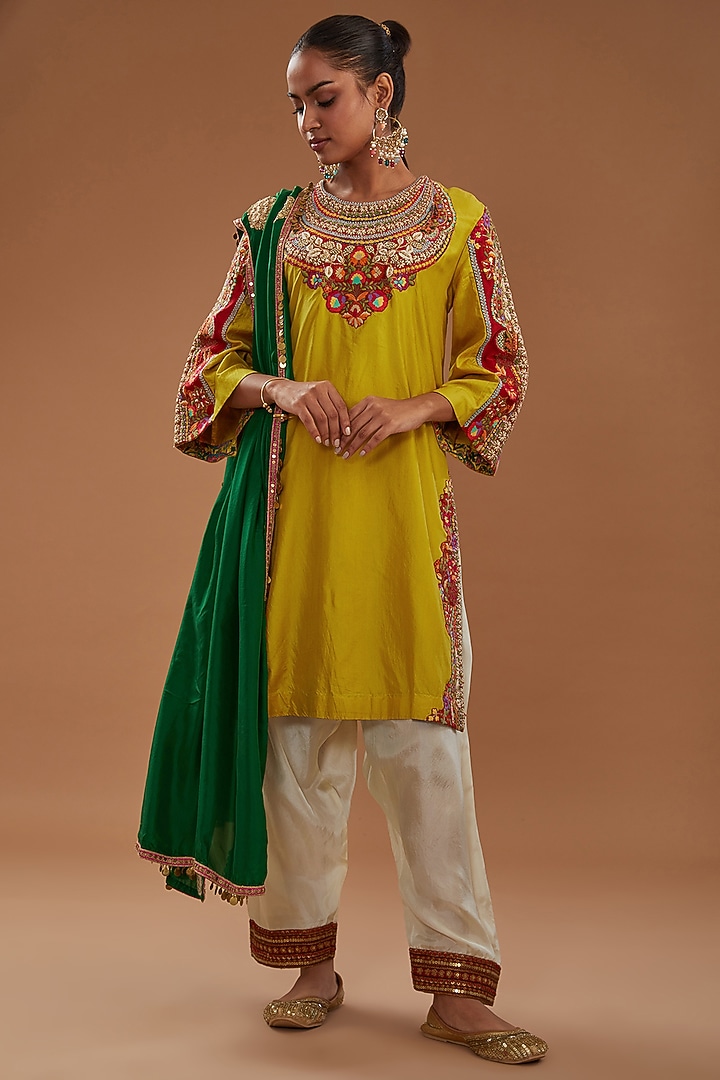 Yellow Chanderi Embroidered Kurta Set by Debyani at Pernia's Pop Up Shop