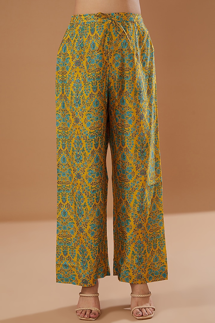 Red Chanderi Zig-Zag Kurta Set by Debyani at Pernia's Pop Up Shop