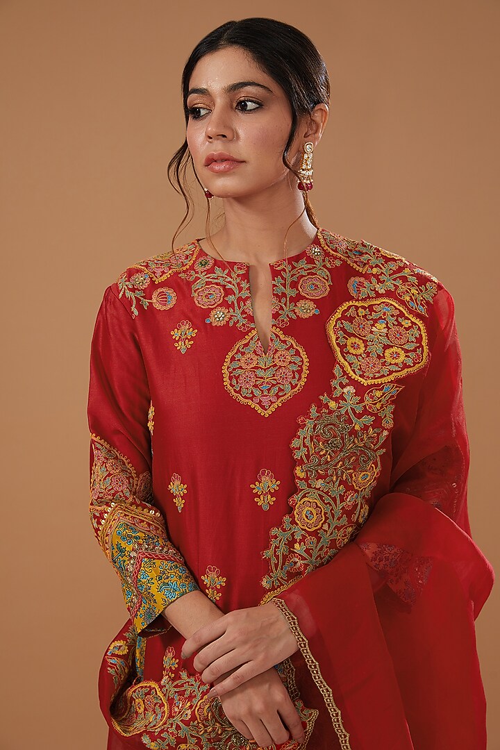 Red Chanderi Zig-Zag Kurta Set by Debyani at Pernia's Pop Up Shop