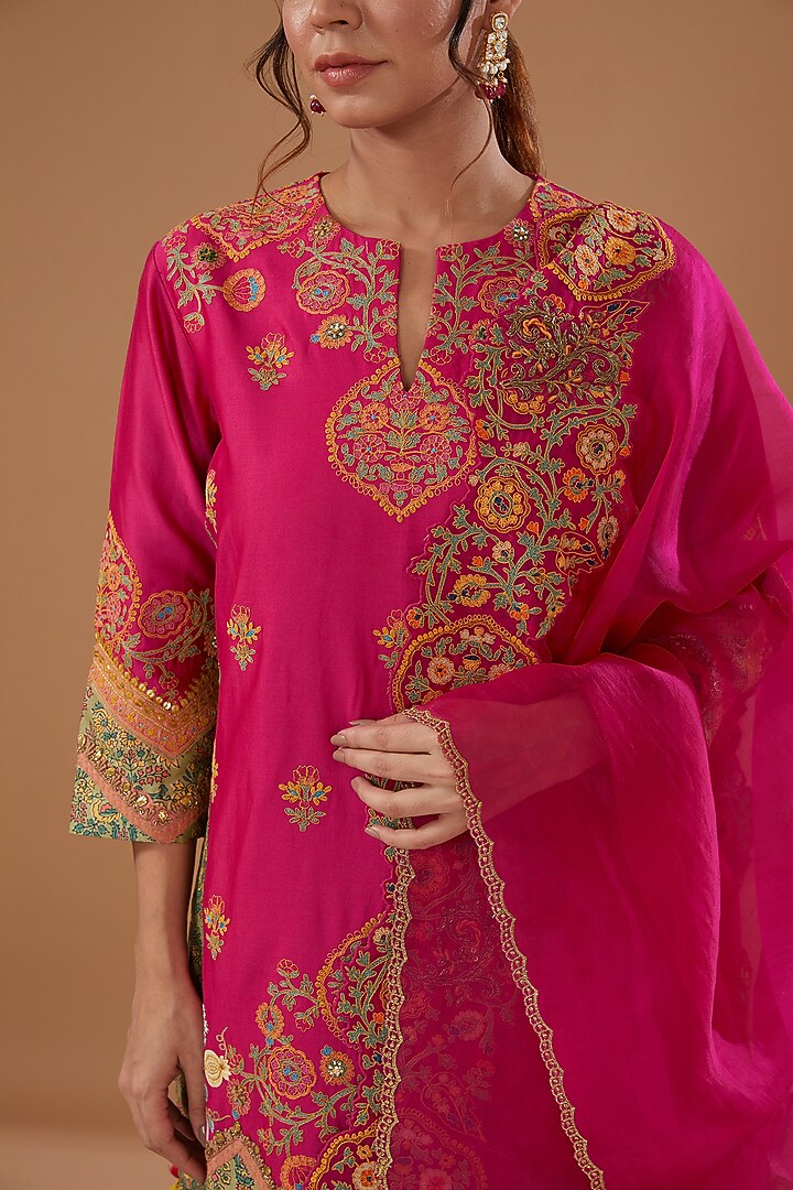 Magenta Chanderi Zig-Zag Kurta Set by Debyani at Pernia's Pop Up Shop