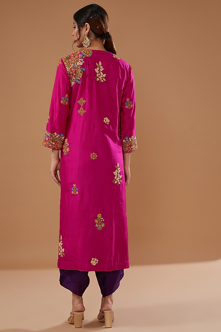Magenta Silk Embroidered Kurta Set by Debyani at Pernia's Pop Up Shop