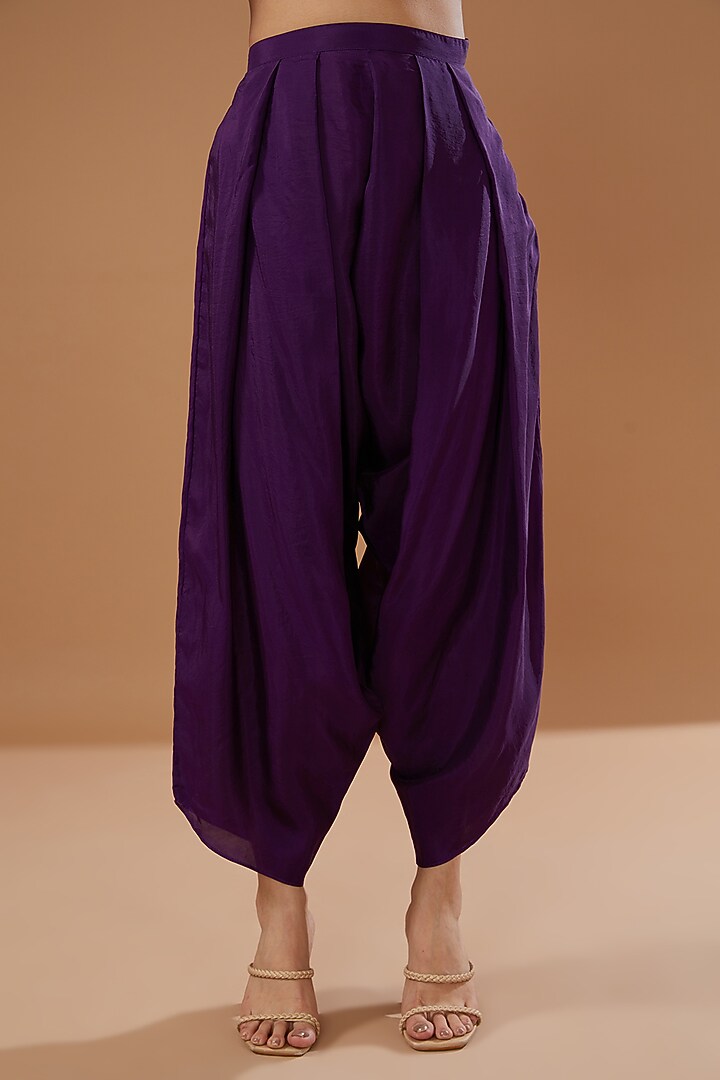Magenta Silk Embroidered Kurta Set by Debyani at Pernia's Pop Up Shop
