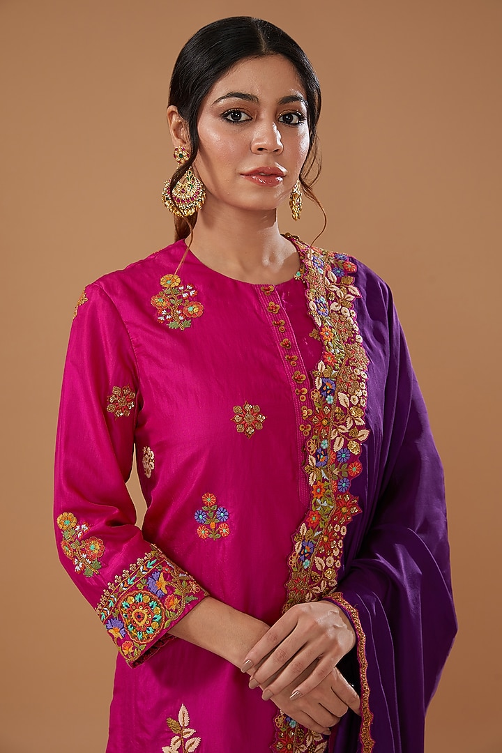 Magenta Silk Embroidered Kurta Set by Debyani at Pernia's Pop Up Shop
