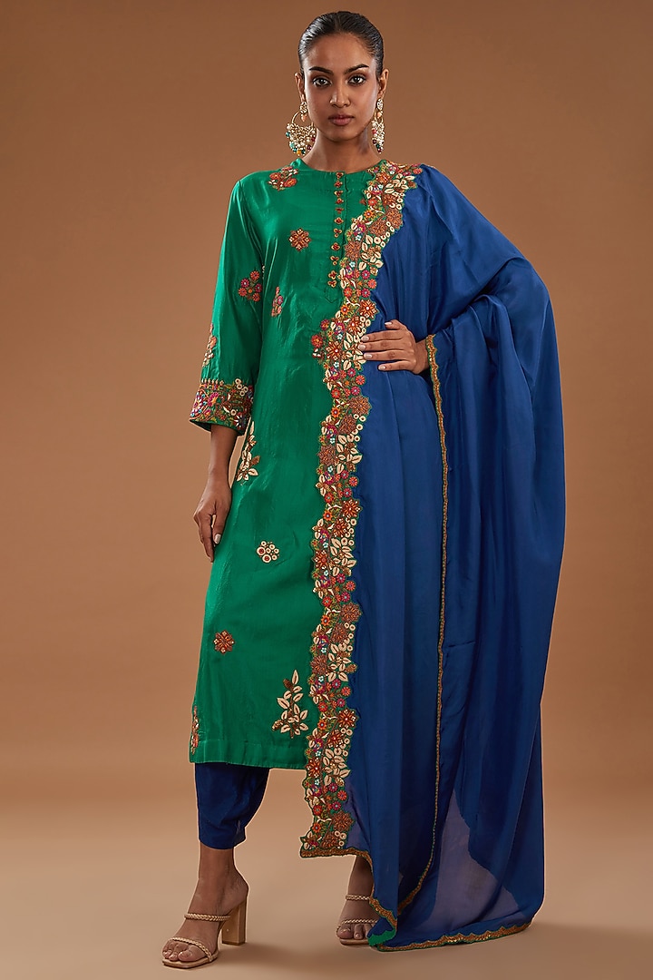 Green Chanderi Embroidered Kurta Set by Debyani at Pernia's Pop Up Shop