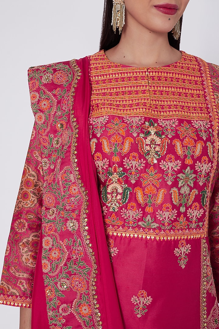 Magenta Printed Kurta Set by Debyani at Pernia's Pop Up Shop