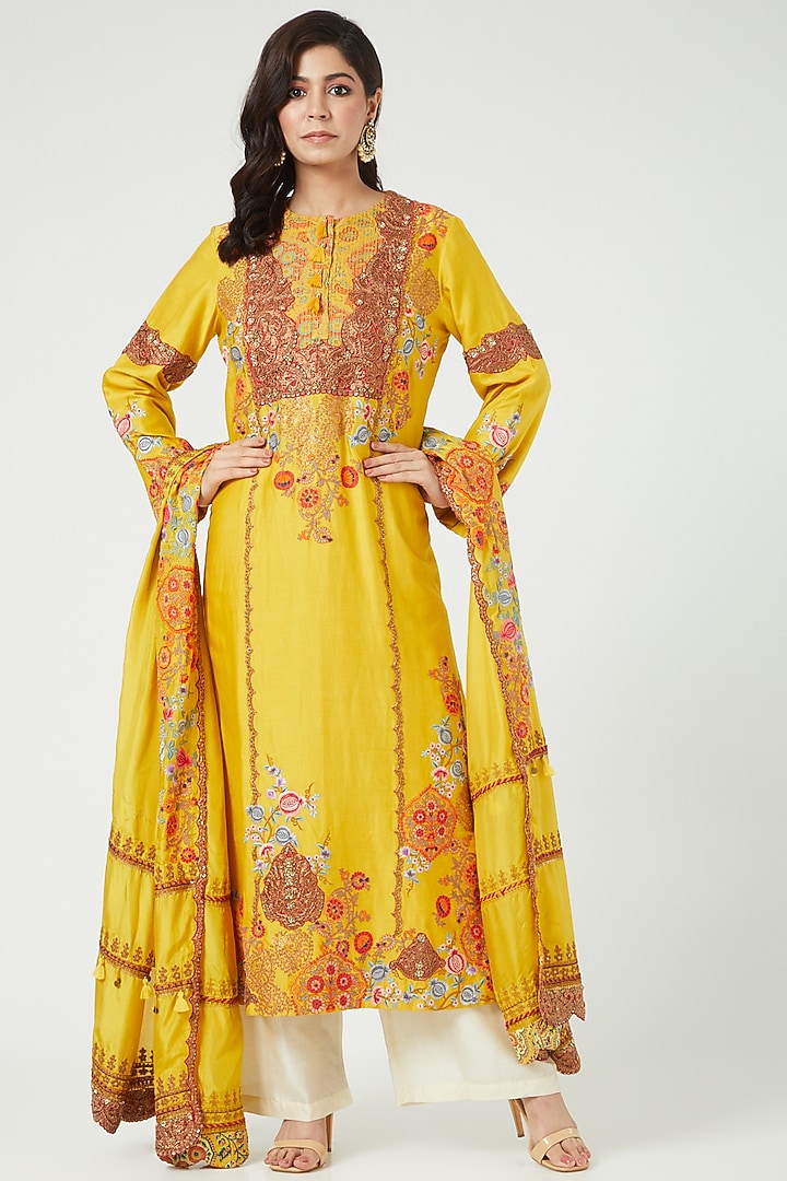 Mustard Scalloped Kurta Set by Debyani at Pernia's Pop Up Shop