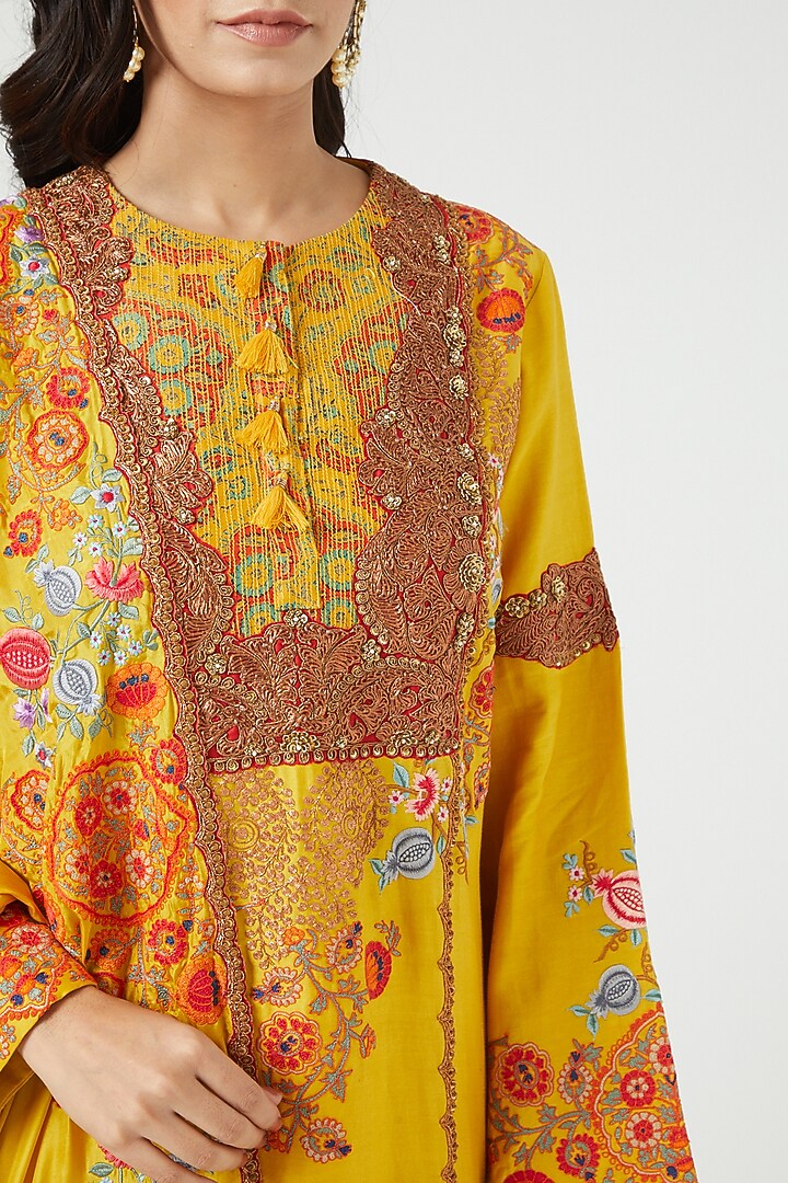 Mustard Scalloped Kurta Set by Debyani at Pernia's Pop Up Shop