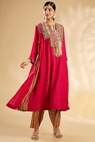 Red Silk Hand Embroidered Kurta Set by Debyani