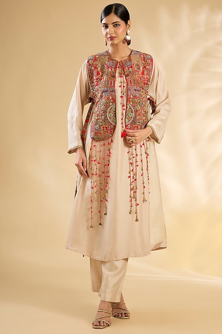 Ivory Silk Hand Embroidered Kurta Set by Debyani at Pernia's Pop Up Shop