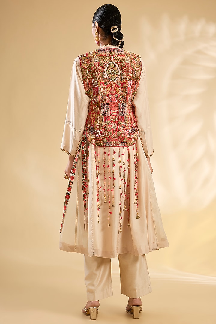 Ivory Silk Hand Embroidered Kurta Set by Debyani at Pernia's Pop Up Shop