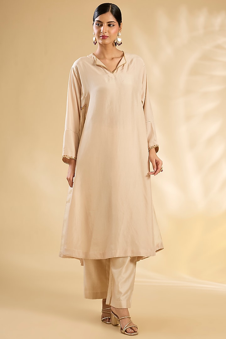 Ivory Silk Hand Embroidered Kurta Set by Debyani at Pernia's Pop Up Shop