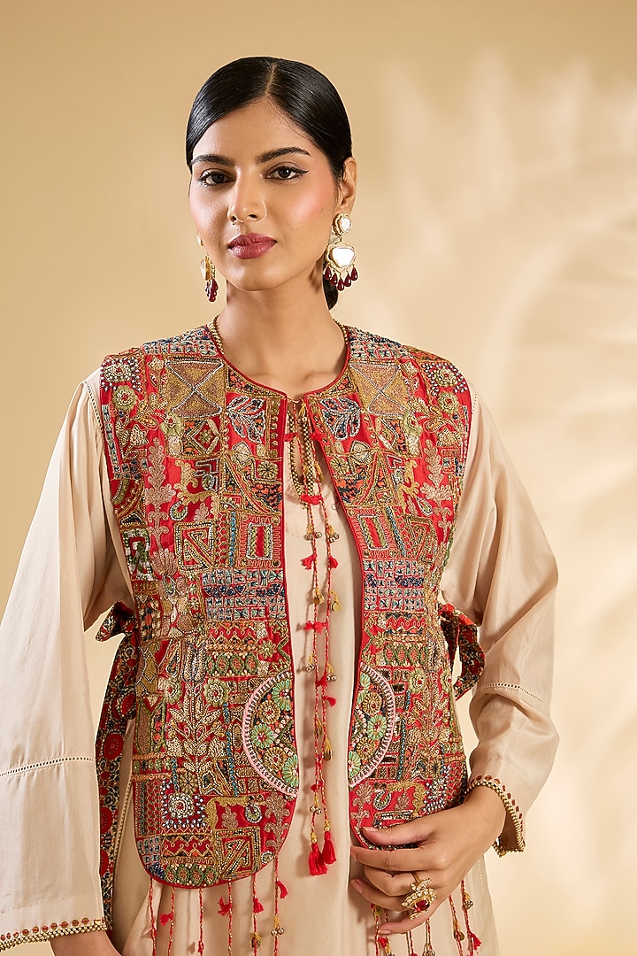 Ivory Silk Hand Embroidered Kurta Set by Debyani at Pernia's Pop Up Shop