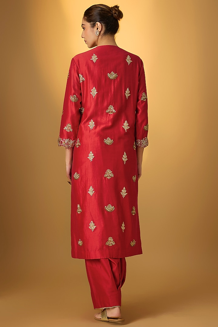 Red Silk Floral Printed & Hand Embroidered Kurta Set by Debyani at Pernia's Pop Up Shop