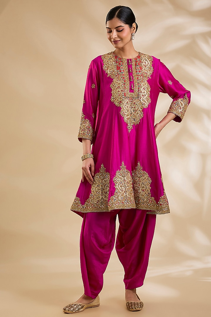 Magenta Silk Hand & Machine Embroidered Kurta Set by Debyani at Pernia's Pop Up Shop