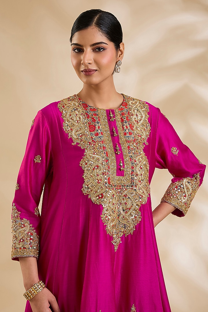 Magenta Silk Hand & Machine Embroidered Kurta Set by Debyani at Pernia's Pop Up Shop