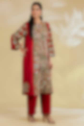 Maroon Silk Hand & Machine Embroidered Kurta Set by Debyani at Pernia's Pop Up Shop