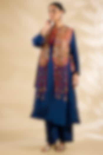 Navy Blue Silk Embroidered Jacket Kurta Set by Debyani at Pernia's Pop Up Shop