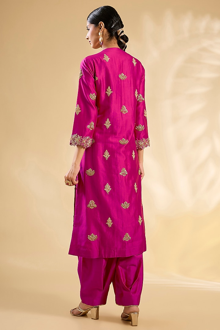 Rani Pink Silk Floral Printed & Hand Embroidered Kurta Set by Debyani at Pernia's Pop Up Shop