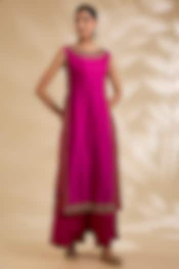 Magenta Silk Hand & Machine Embroidered Kurta Set by Debyani at Pernia's Pop Up Shop