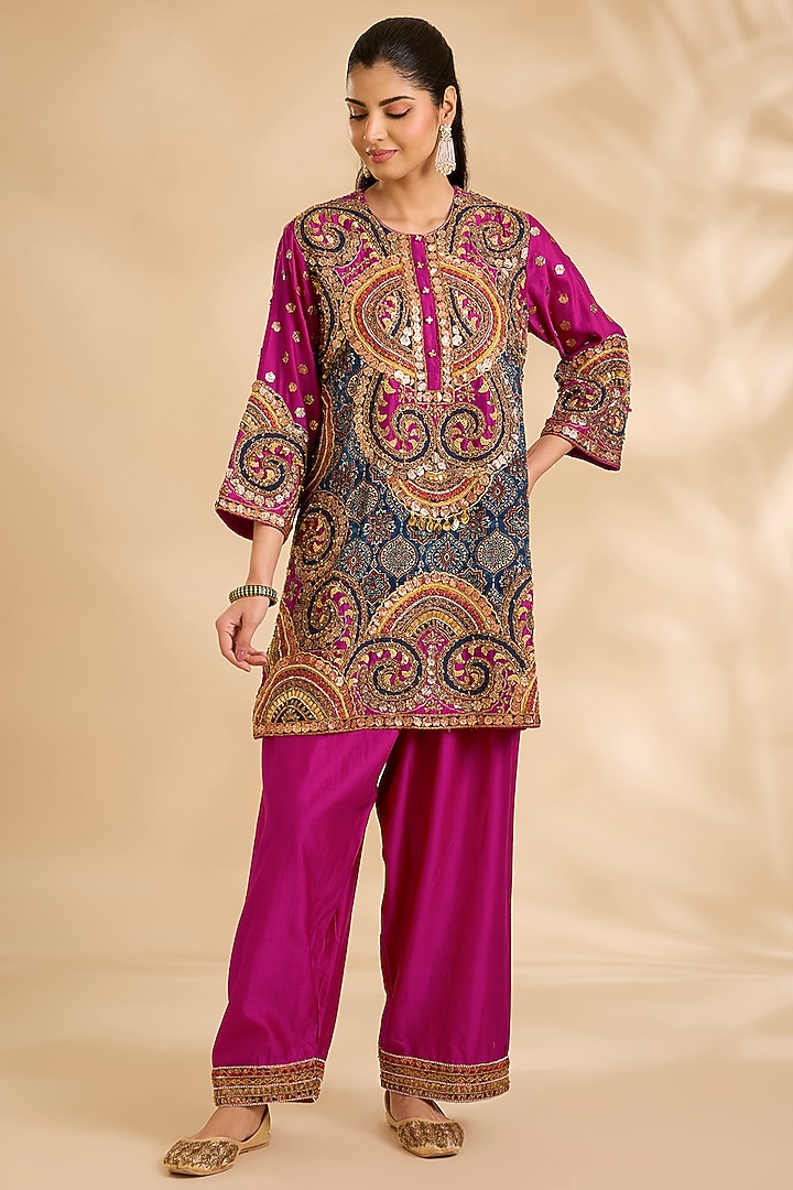 Magenta Chanderi Hand Embroidered Kurta Set by Debyani at Pernia's Pop Up Shop