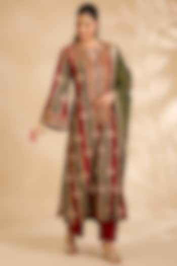 Brick Red Chanderi Hand Embroidered Kurta Set by Debyani at Pernia's Pop Up Shop