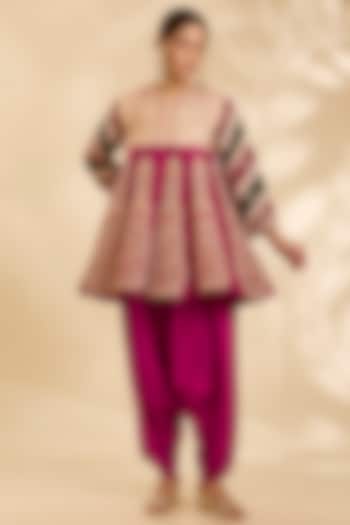 Magenta Chanderi Hand & Machine Embroidered Kurta Set by Debyani at Pernia's Pop Up Shop