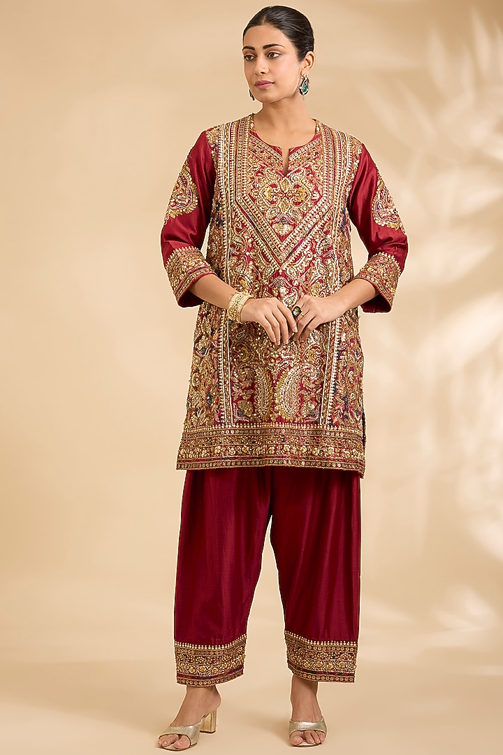 Brick Red Chanderi Silk Floral Printed & Embroidered Short Kurta Set by Debyani at Pernia's Pop Up Shop