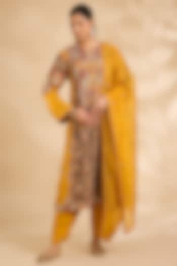 Mustard Chanderi & Organza Hand Embroidered Kurta Set by Debyani at Pernia's Pop Up Shop