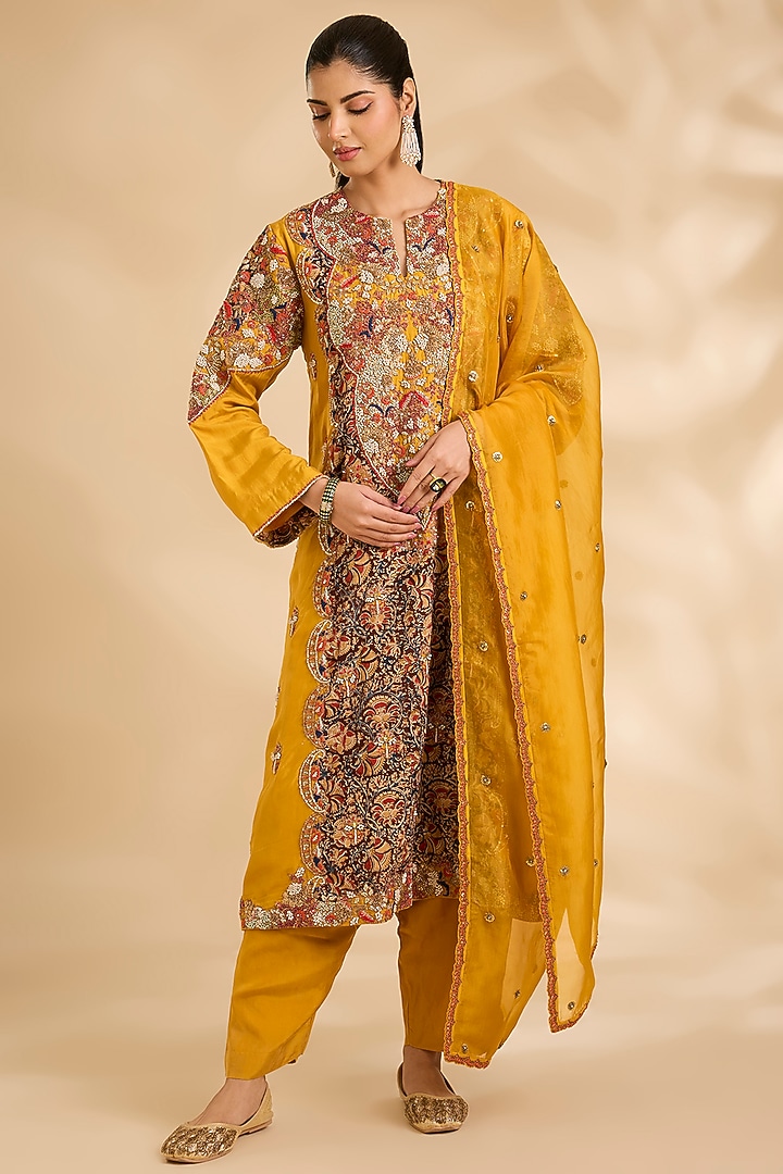 Mustard Chanderi & Organza Hand Embroidered Kurta Set by Debyani at Pernia's Pop Up Shop