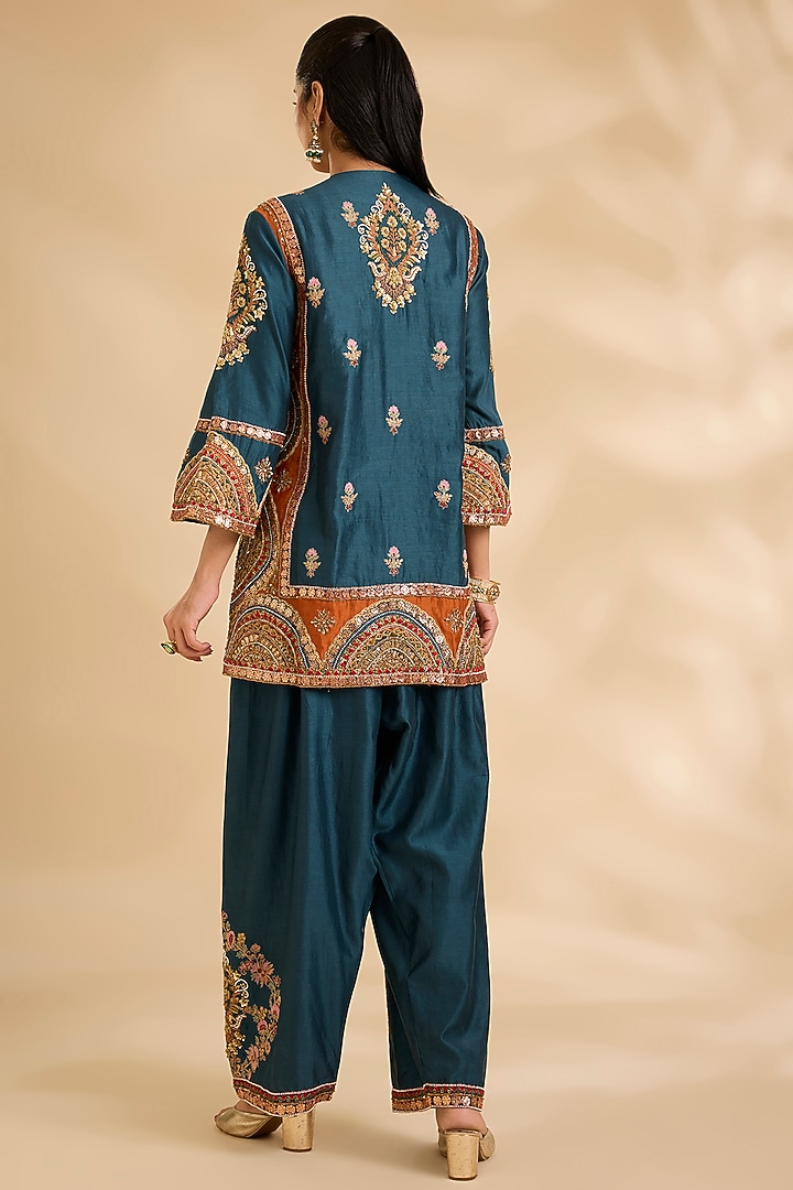 Blue Chanderi & Organza Hand Embroidered Kurta Set by Debyani at Pernia's Pop Up Shop