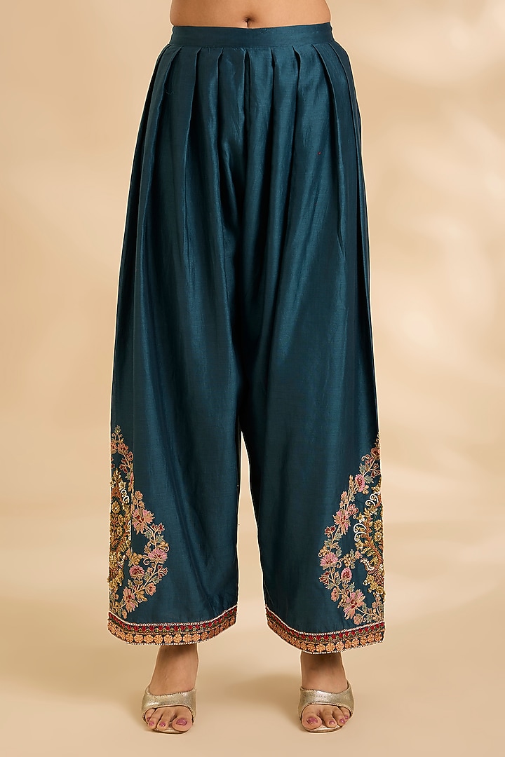 Blue Chanderi & Organza Hand Embroidered Kurta Set by Debyani at Pernia's Pop Up Shop