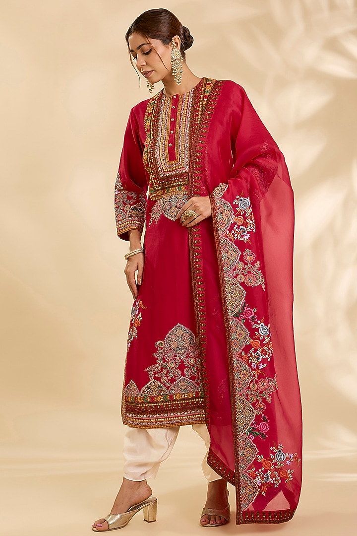 Red Chanderi Hand & Machine Embroidered Kurta Set by Debyani at Pernia's Pop Up Shop