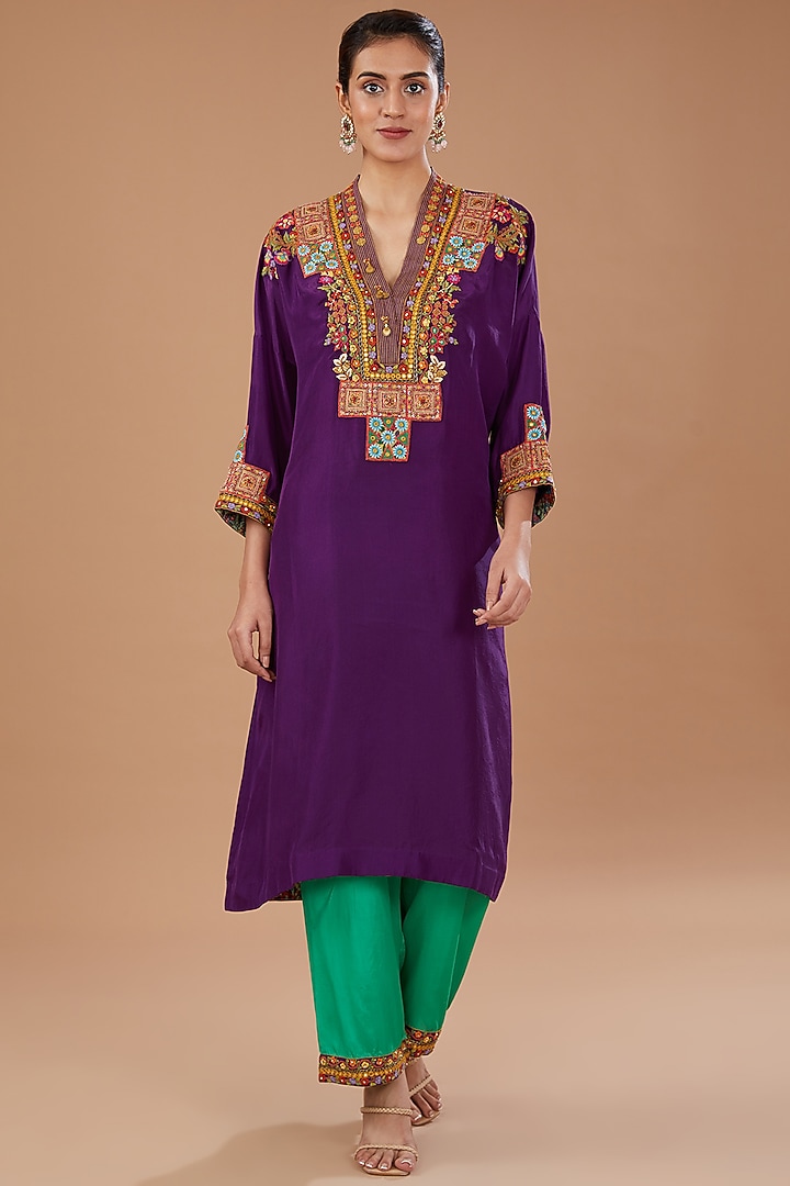 Purple Silk Embroidered Kurta Set by Debyani at Pernia's Pop Up Shop