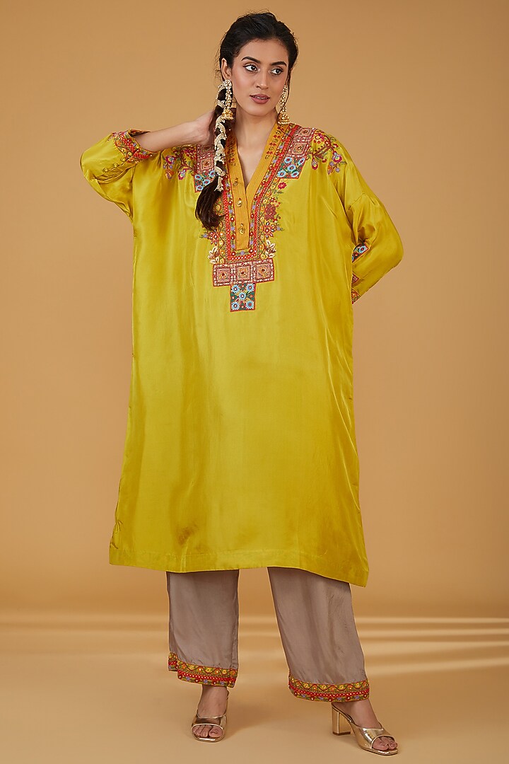 Mustard Chanderi Silk Embroidered Kurta Set by Debyani at Pernia's Pop Up Shop