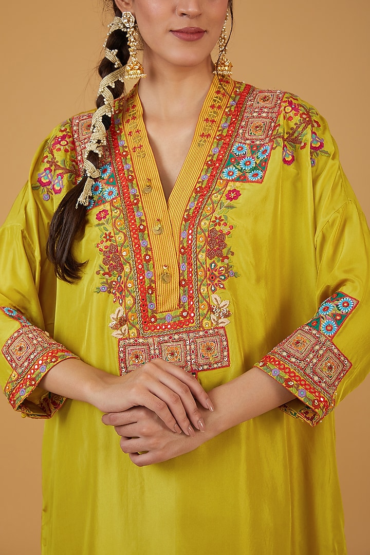 Mustard Chanderi Silk Embroidered Kurta Set by Debyani at Pernia's Pop Up Shop