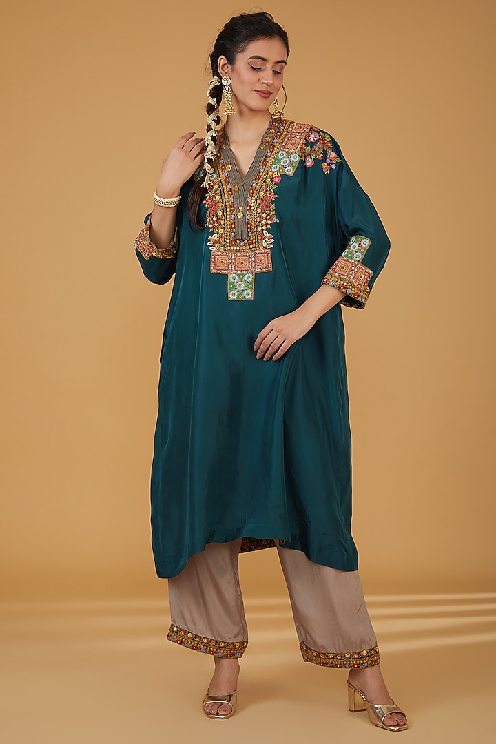 Navy Blue Chanderi Silk Embroidered Kurta Set by Debyani at Pernia's Pop Up Shop