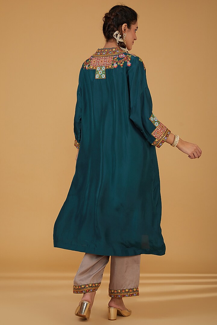 Navy Blue Chanderi Silk Embroidered Kurta Set by Debyani at Pernia's Pop Up Shop