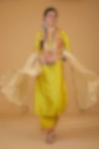 Mustard Chanderi Silk Patchwork Embroidered Kurta Set by Debyani at Pernia's Pop Up Shop