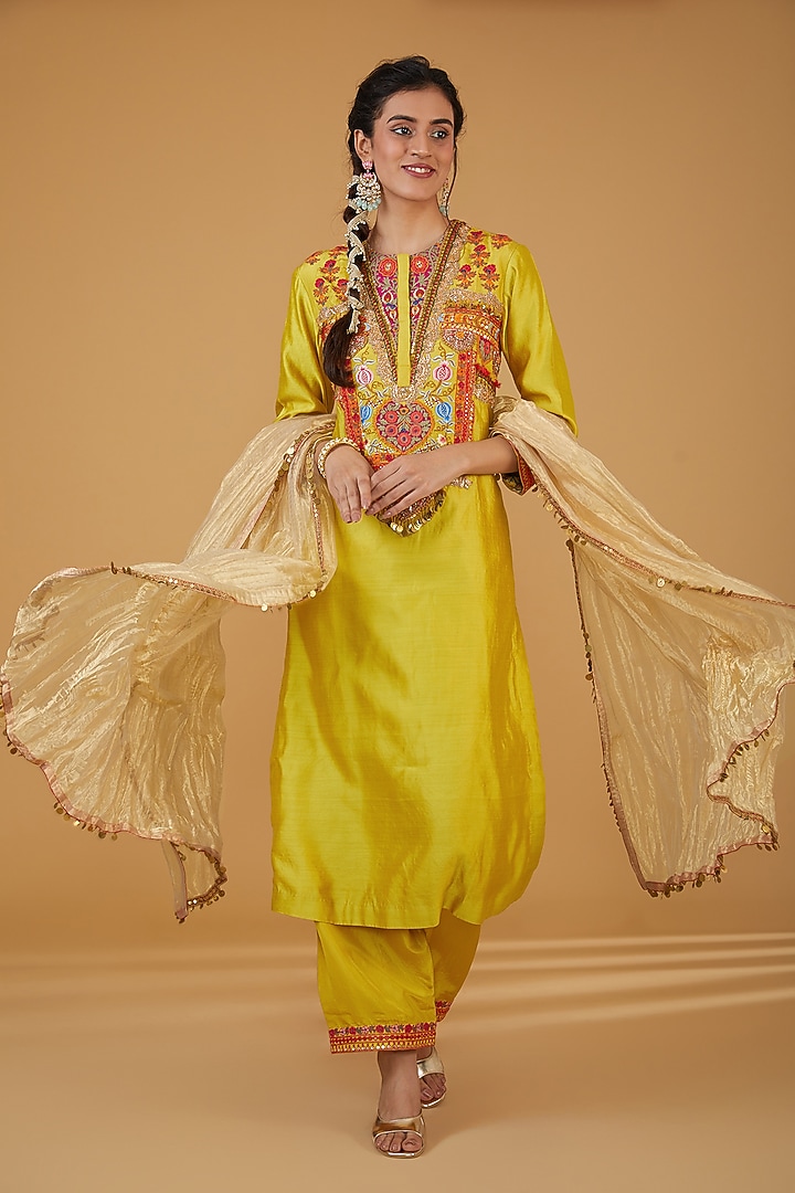 Mustard Chanderi Silk Patchwork Embroidered Kurta Set by Debyani at Pernia's Pop Up Shop