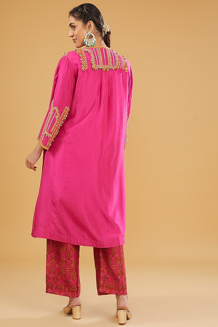 Magenta Silk Embroidered Kurta Set by Debyani at Pernia's Pop Up Shop
