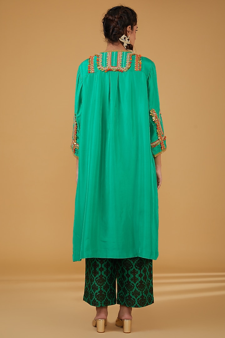 Emerald Green Chanderi Silk Embroidered Kurta Set by Debyani at Pernia's Pop Up Shop