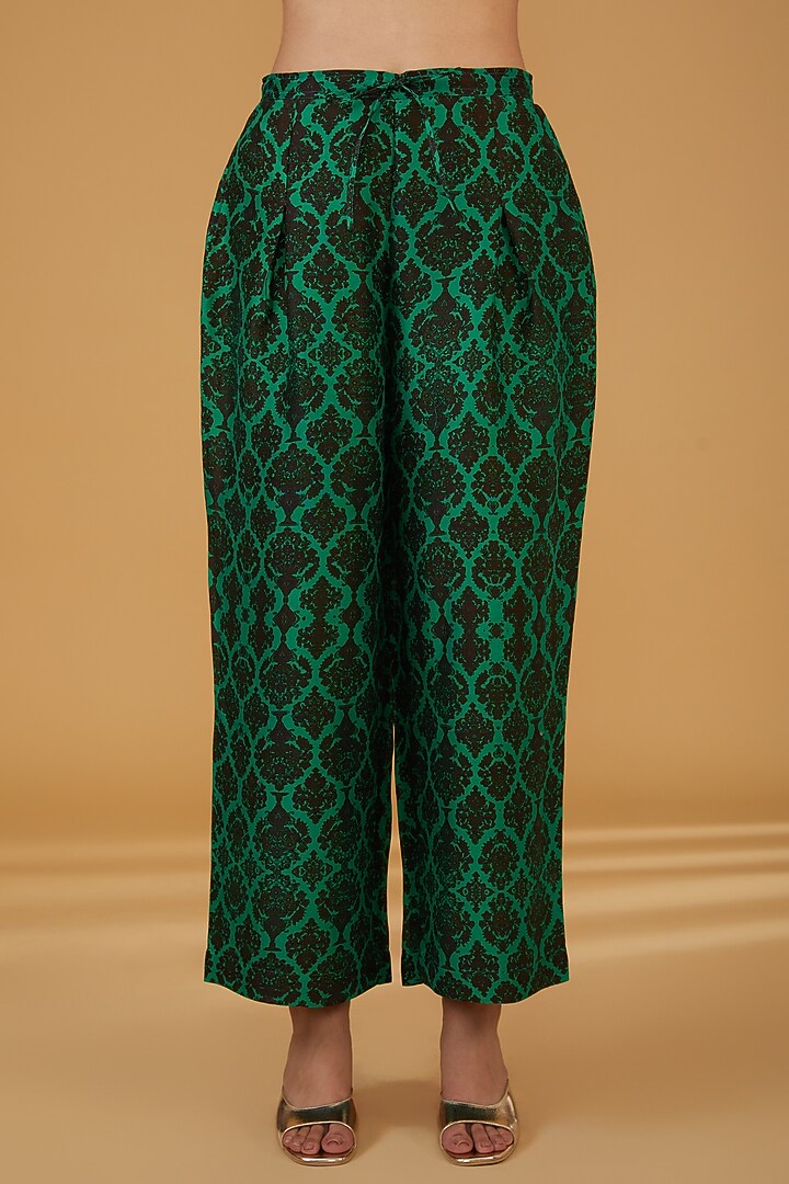 Emerald Green Chanderi Silk Embroidered Kurta Set by Debyani at Pernia's Pop Up Shop