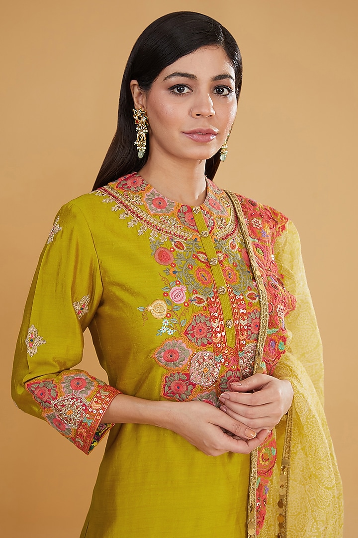 Mustard Silk Embroidered Kurta Set by Debyani at Pernia's Pop Up Shop