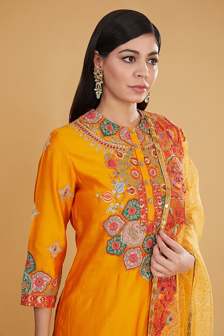 Orange Silk Embroidered Kurta Set by Debyani at Pernia's Pop Up Shop