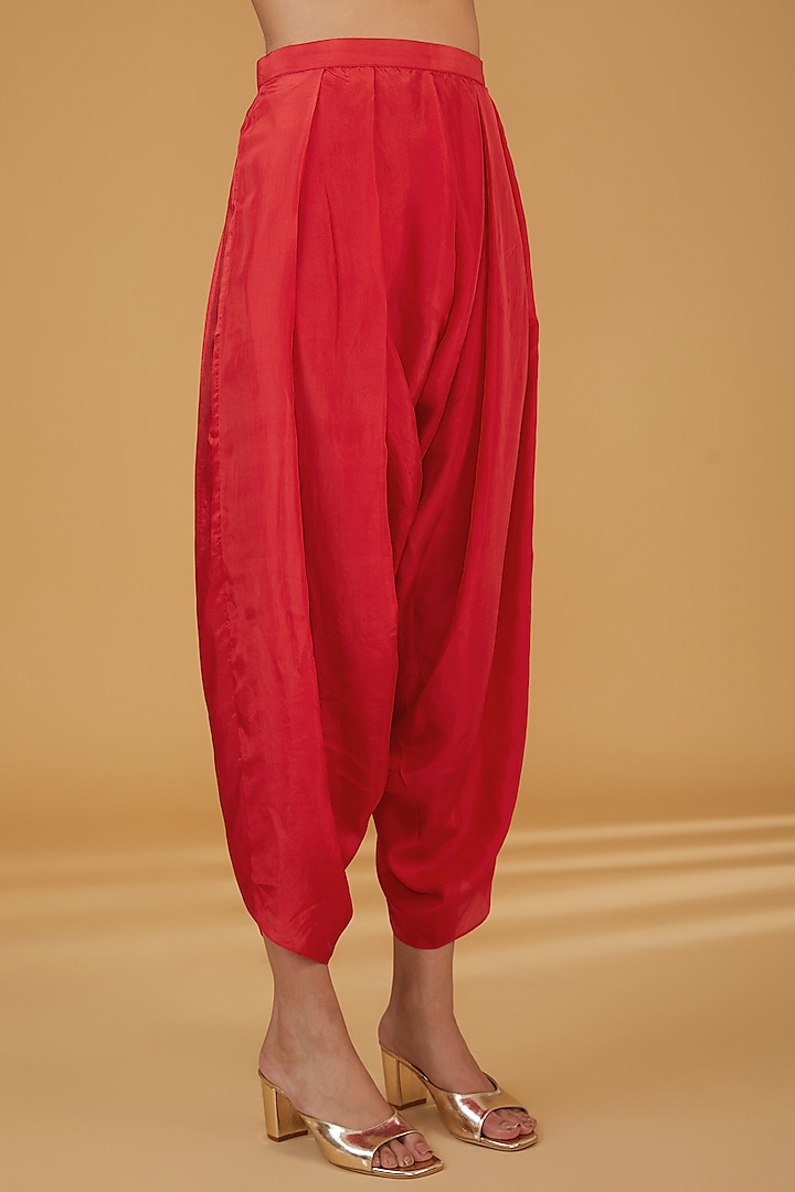 Red Chanderi Silk Hand Embroidered Kurta Set by Debyani at Pernia's Pop Up Shop