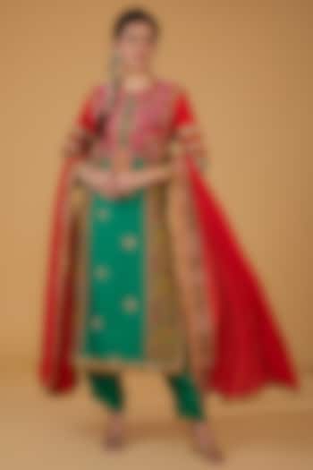 Emerald Green Chanderi Silk Hand Embroidered Kurta Set by Debyani at Pernia's Pop Up Shop