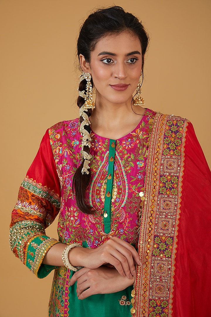 Emerald Green Chanderi Silk Hand Embroidered Kurta Set by Debyani at Pernia's Pop Up Shop