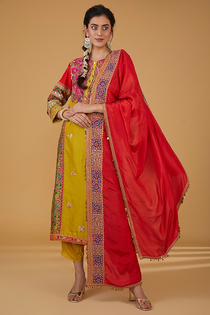 Mustard Chanderi Silk Hand Embroidered Kurta Set by Debyani at Pernia's Pop Up Shop